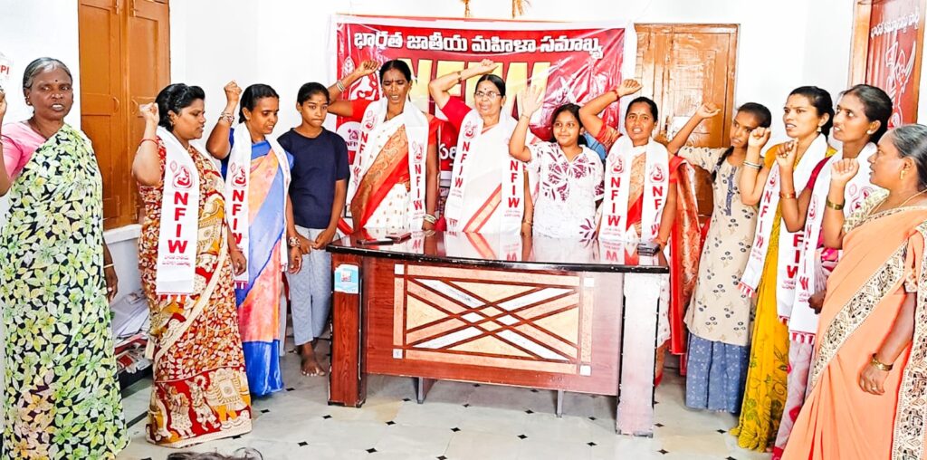 చట్టసభల్లో మహిళలకు 50 శాతం రిజర్వేషన్ తో సాధికారత:NFIW
