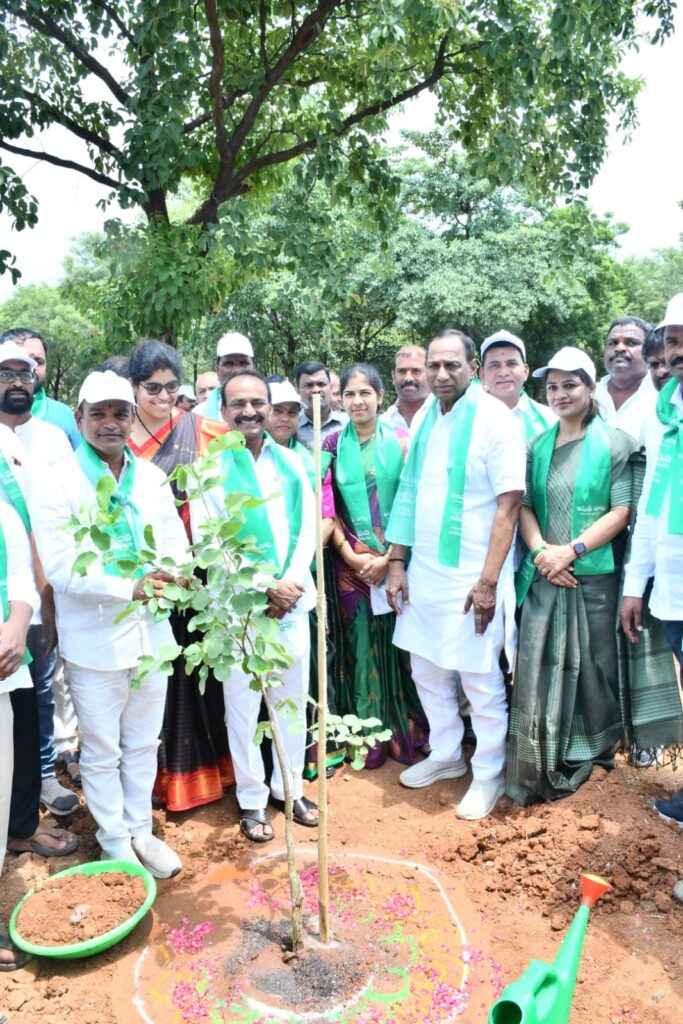మొక్క నాటుదాం… ప్రకృతిని కాపాడుదాం… భవిష్యత్తును సురక్షితం చేద్దాం